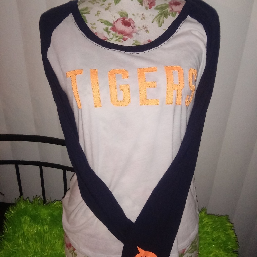 Vs pink detroit shirt